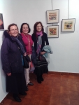 Lourdes, Mª Jose y Montse junto a obras de Mª Jose.