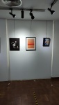 02-Obra-expuesta-junto-a-otras-