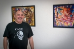 Francisco junto a sus obras